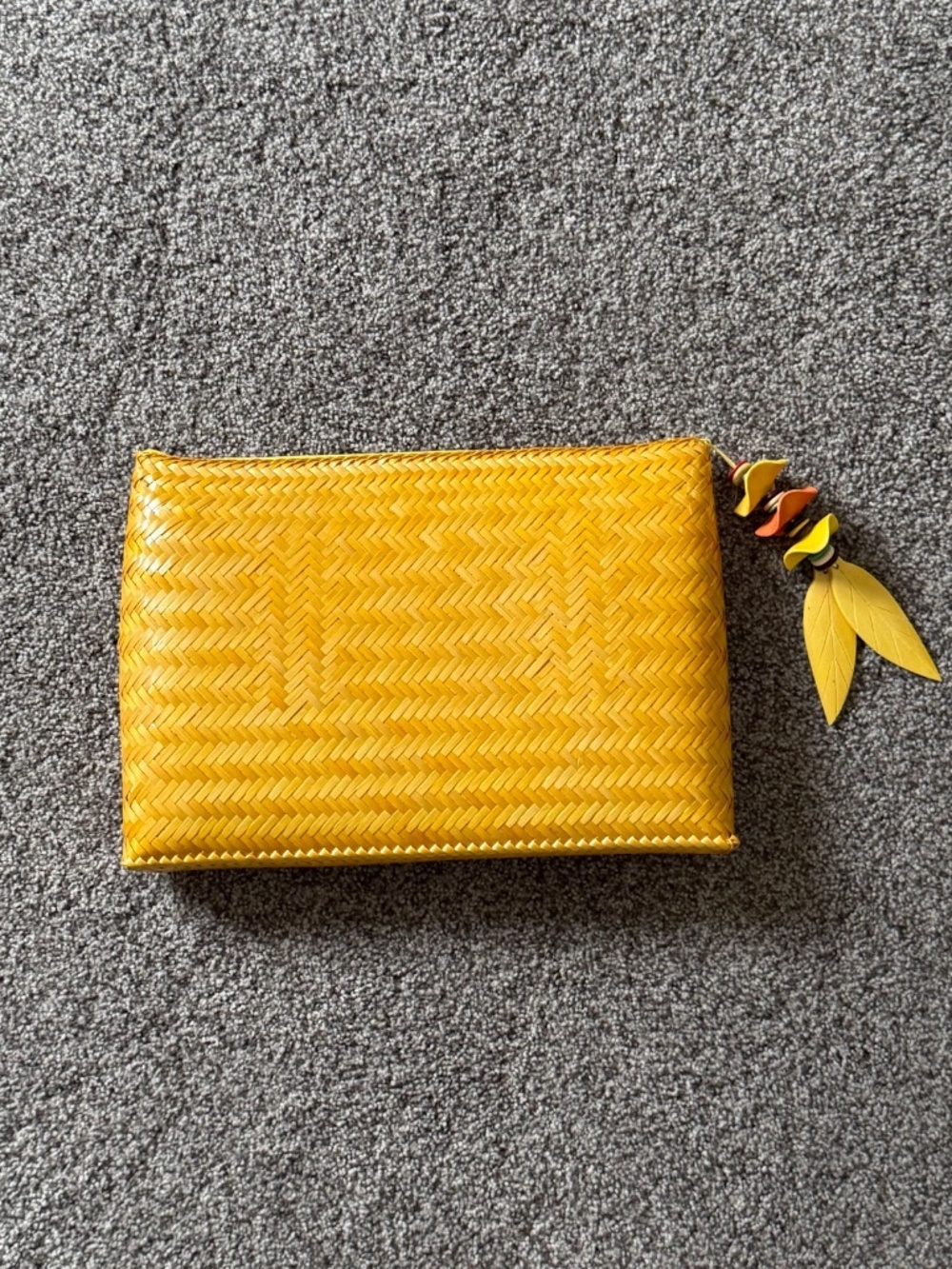 Bright Golden Yellow 1960s Straw Clutch True Vintage by Exclusively for VALERIE - Picture 2 of 8
